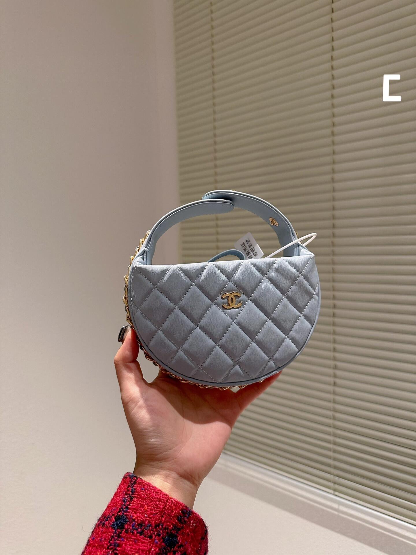 【新作♪】CHANEL POUCH